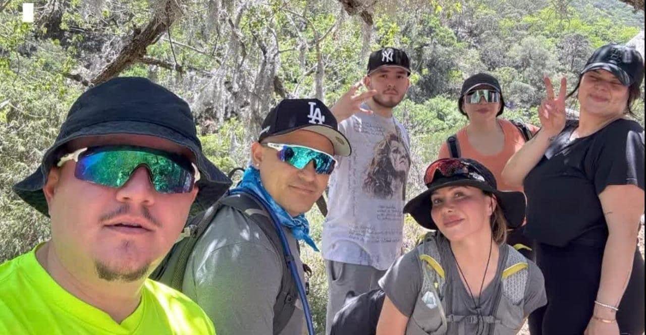 Hijos de Jenni Rivera visitan el lugar donde murió su mamá en Iturbide  Foto: Maricruz Gutiérrez Cortesía