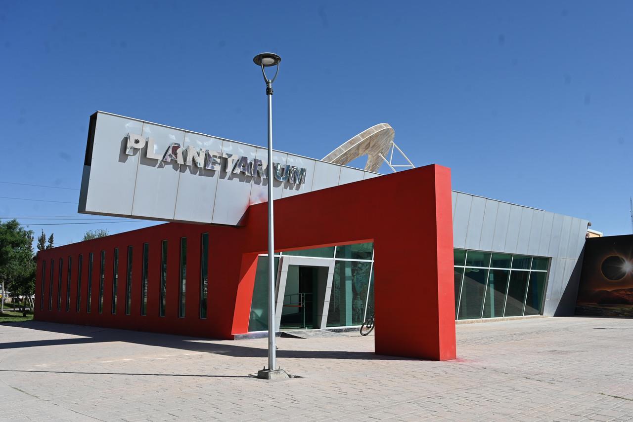 La NASA realizó transmisión desde el Planetarium de Torreón para la cobertura del eclipse de Sol. (Fotografía: Planetarium)