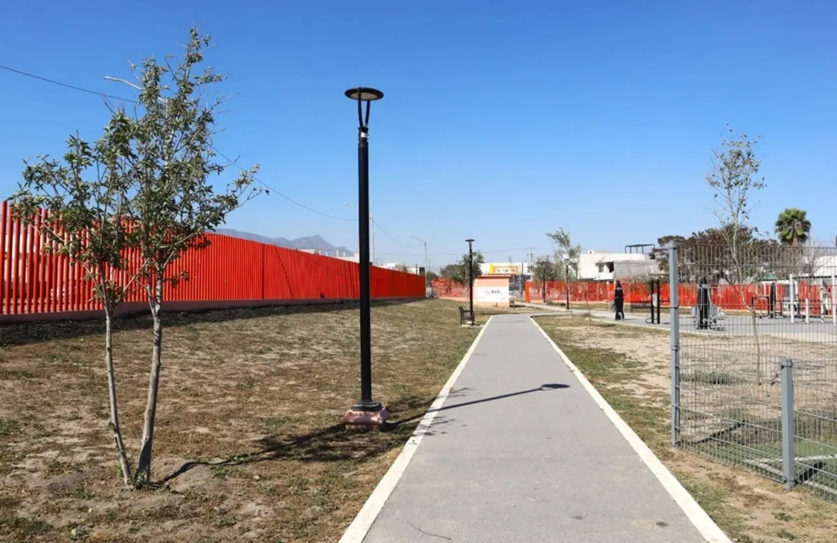 Rehabilitación de espacios públicos avanza 75% en Santa Catarina