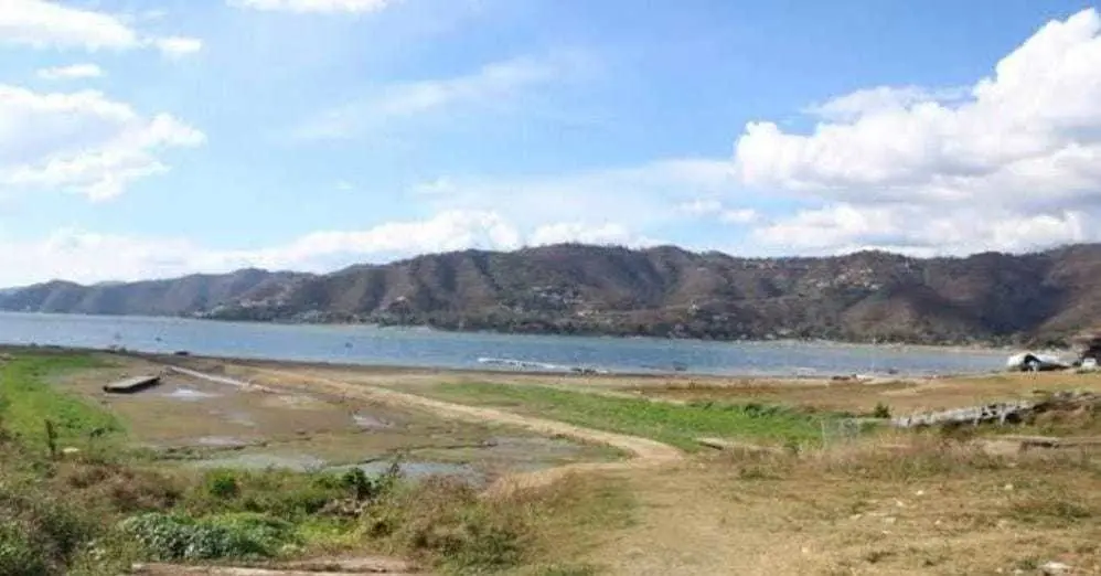 Presa de Valle de Bravo dejará de extraer agua. Foto: Especial