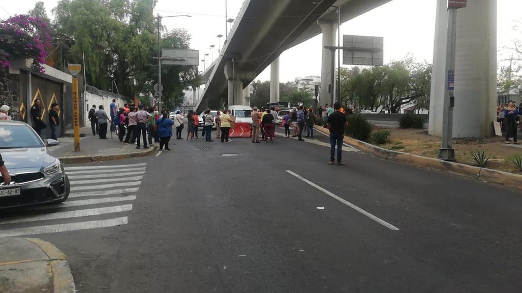 Vecinos cierran Viaducto Tlalpan por falta de luz