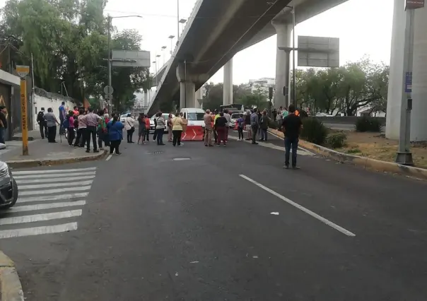 Vecinos cierran Viaducto Tlalpan por falta de luz