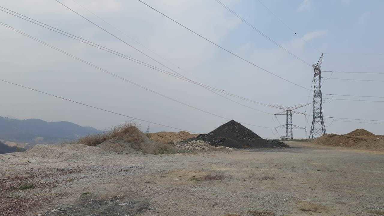 Realizan cateo en predio de la carretera libre Naucalpan-Toluca por depósito ilegal de residuos sólidos. Foto: @FiscaliaEdomex