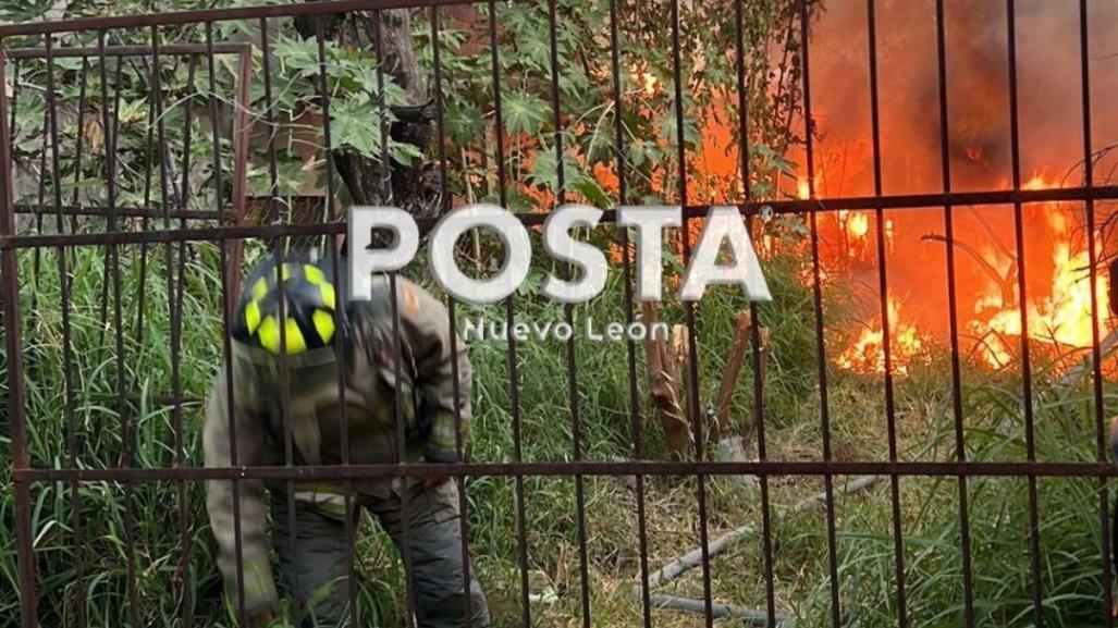 Incendio afecta casa y baldío en Guadalupe