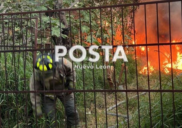 Incendio afecta casa y baldío en Guadalupe