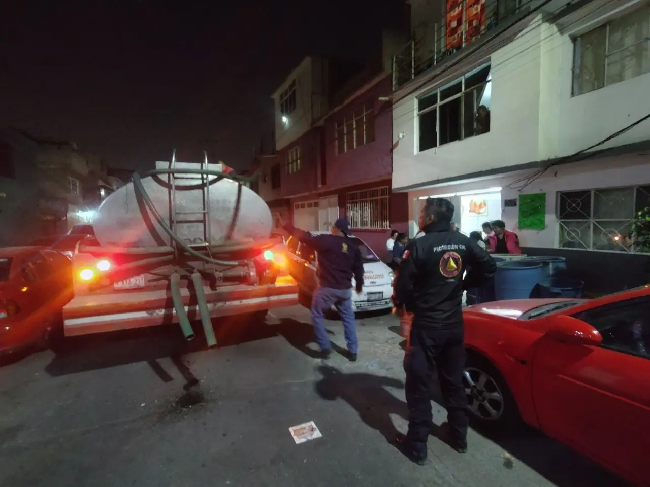 Avanzan trabajos en toma clandestina de hidrocarburo en Neza