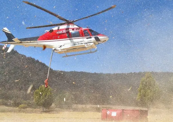 Desde el aire combaten incendio forestal en Tenango del Valle