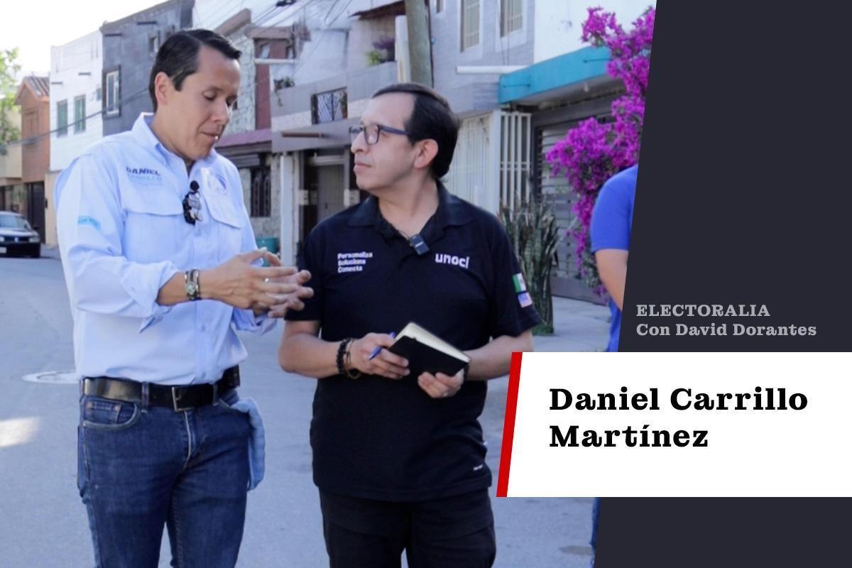 Daniel Carrillo y David Dorantes caminando por la colonia Balcones de Santo Domingo. Foto: POSTA MX