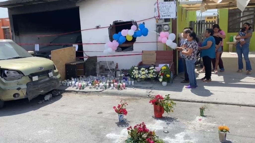 Colocan veladoras en la casa de los hermanitos que murieron en incendio