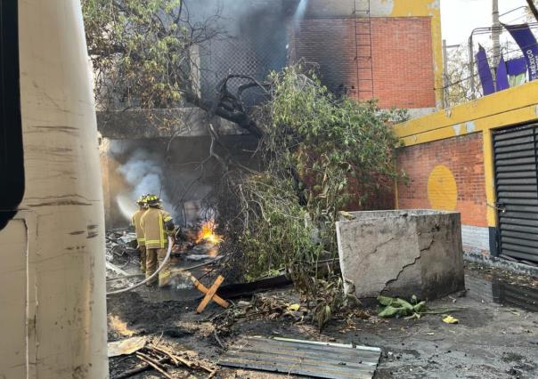 Helicóptero se estrella en Coyoacán: Piloto evitó tragedia al esquivar tianguis