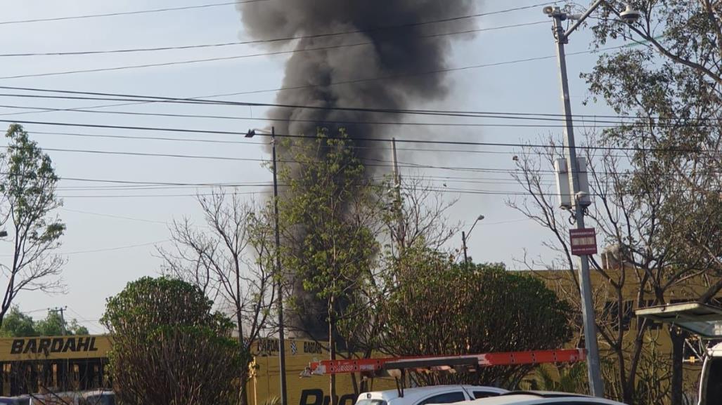 Cae helicóptero en CDMX: Piloto evita tragedia al no desplomar sobre un tianguis