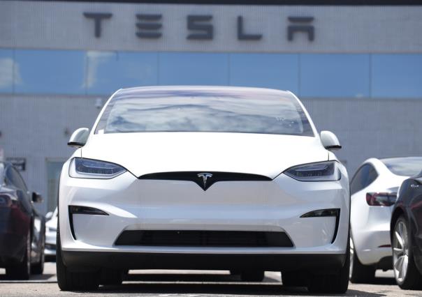 Tesla despediría a 14 mil empleados por bajas ventas de autos