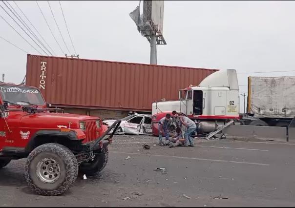 Accidente vehicular múltiple en Carretera a Laredo colapsa vialidad