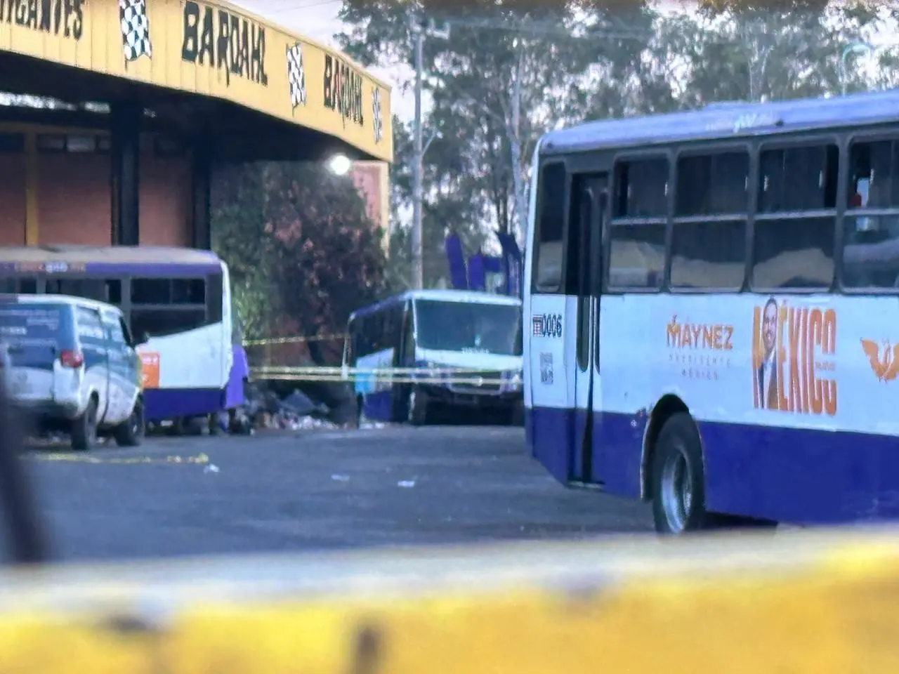 Acordonada la zona donde se desplomó el helicóptero en Coyoacán. Foto: Iván Macías