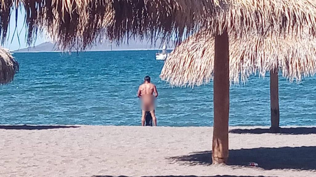 ¡Sin pudor! Captan a bañista desnudo en malecón de Loreto