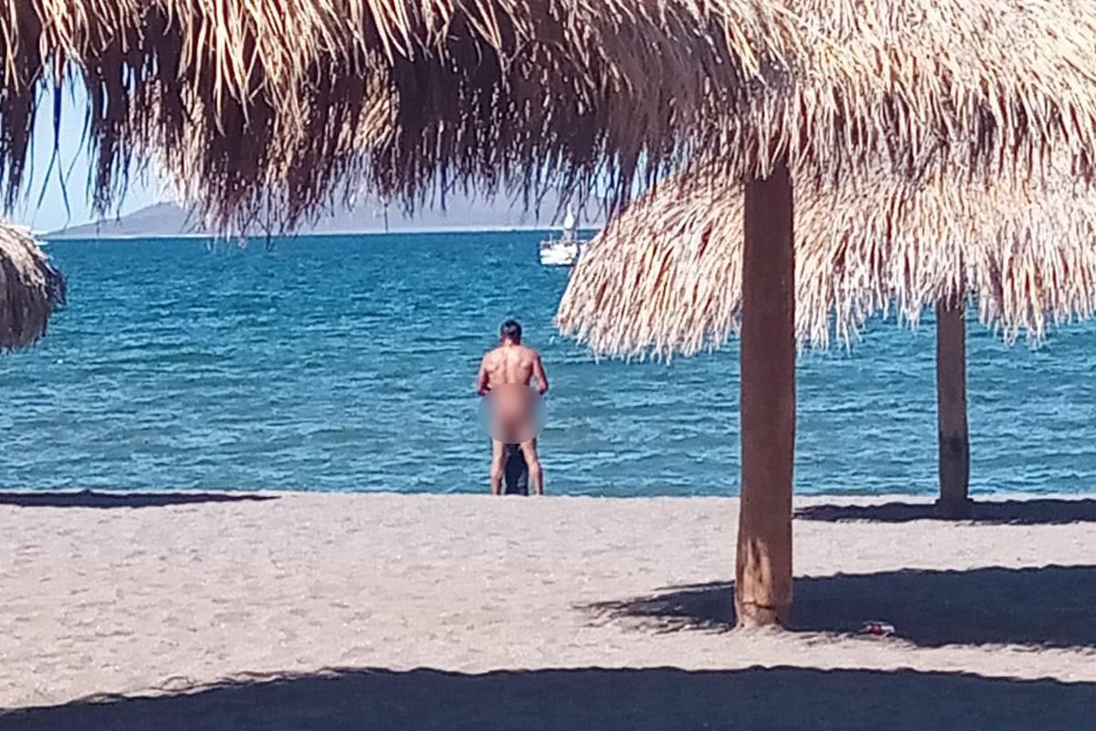 ¡Sin pudor! Captan a bañista desnudo en malecón de Loreto