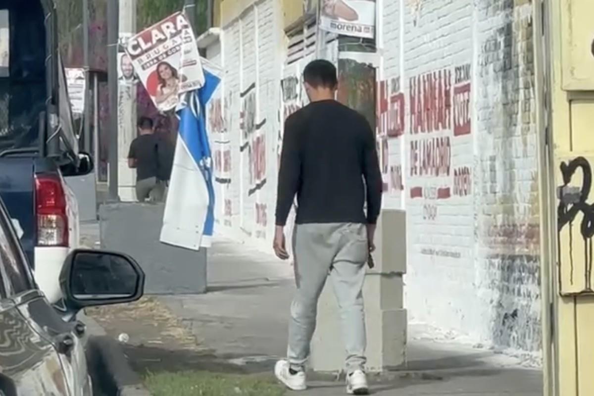 El sujeto se encontraba llorando en la banqueta de la avenida Antonio Delfín Madrigal Foto: Iván Macías