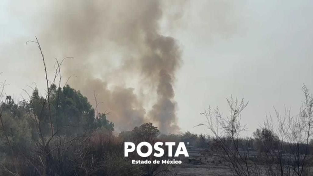 Incendio en Nezahualcóyotl: bomberos sofocan fuego en zona de pastizal