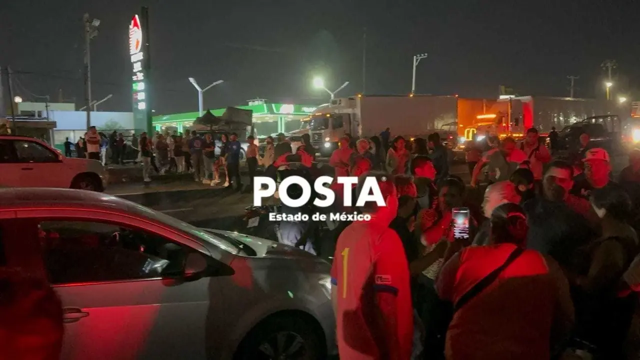 Los habitantes bloquearon la avenida ante la falta de agua en Ecatepec. Imagen: POSTA