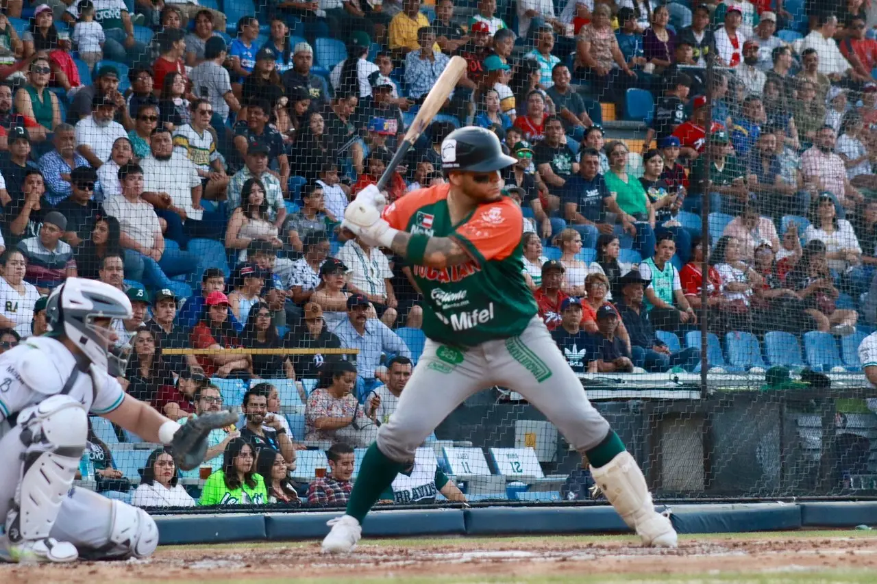 Los Leones lograron llevarse la primera serie de la temporada 2024 en casa de los Bravos de León.- Foto  cortesía