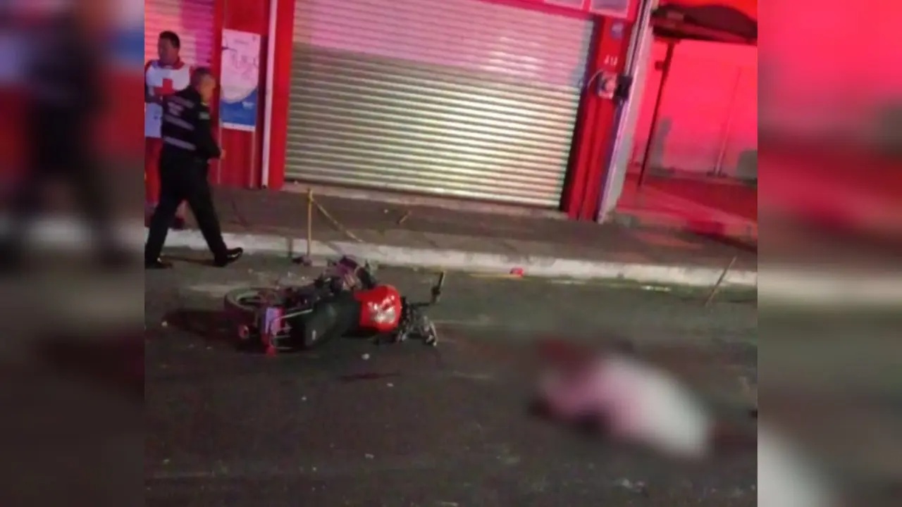 Accidente de motocicleta cobra la vida de adolescente en avenida 20 de Noviembre