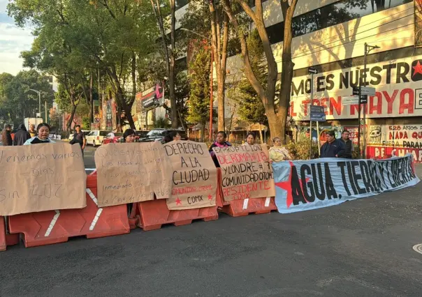 Bloquean Otomíes avenida México - Coyoacán, exigen respuesta a temas de vivienda