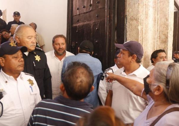 Comerciantes protestan por la remodelación de la Plaza Grande de Mérida