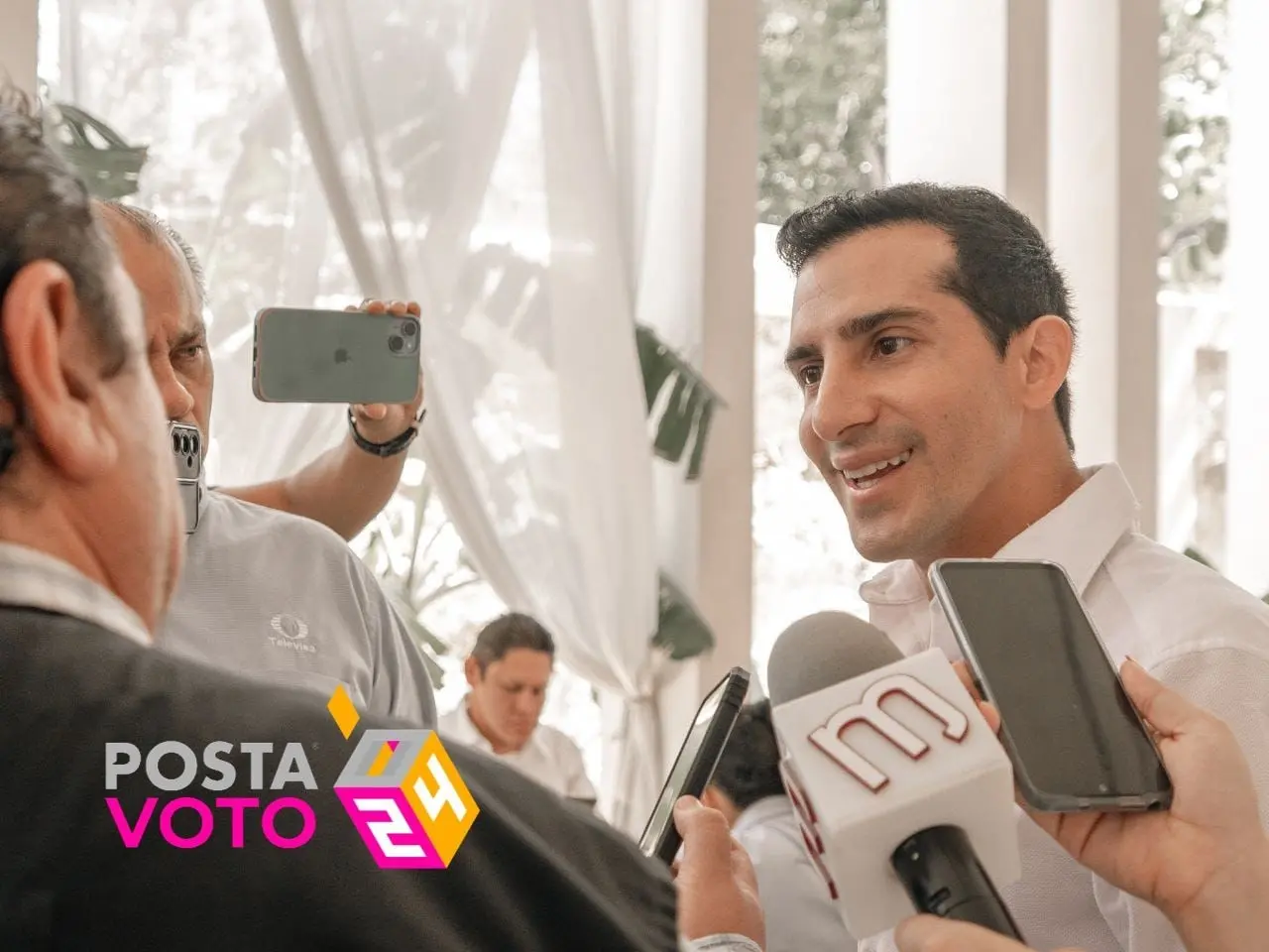 Rommel Pacheco en la presentación de su proyecto para Mérida, ante medios de comunicación. Foto: Cortesía