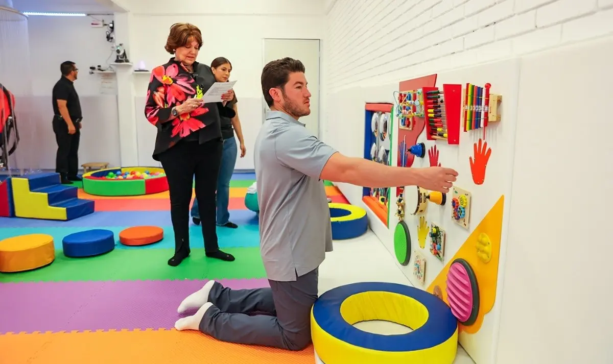 Inaugura Samuel García aula multisensorial en Centro de Atención Múltiple
