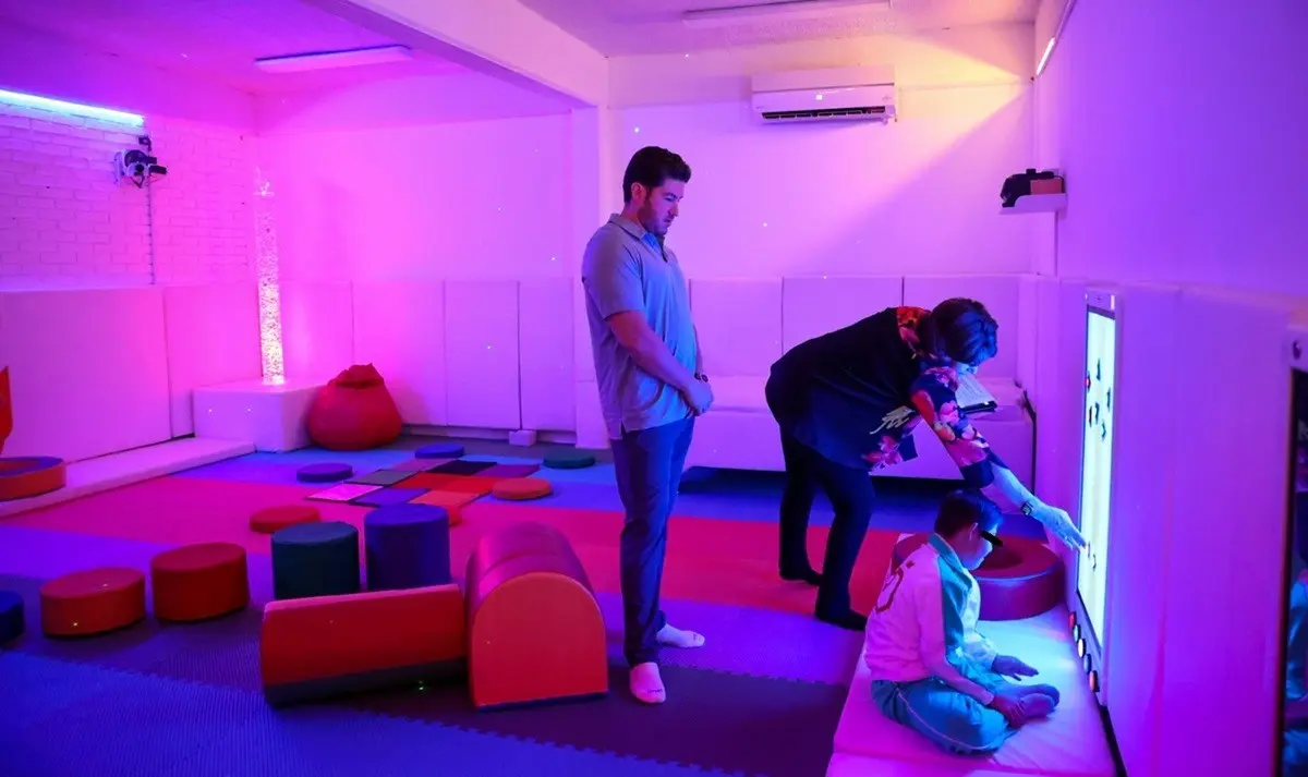 Inaugura Samuel García aula multisensorial en Centro de Atención Múltiple