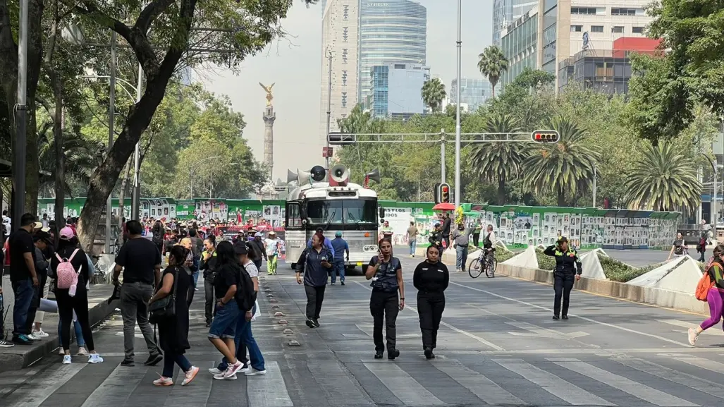 Integrantes del CNTE avanzan hacia el Zócalo, exigen mejoras al magisterio