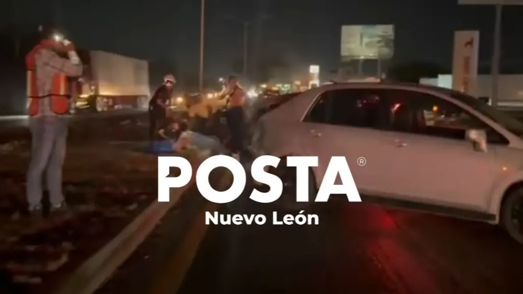 Choque entre autos con un camión provoca caos en Carretera a Laredo