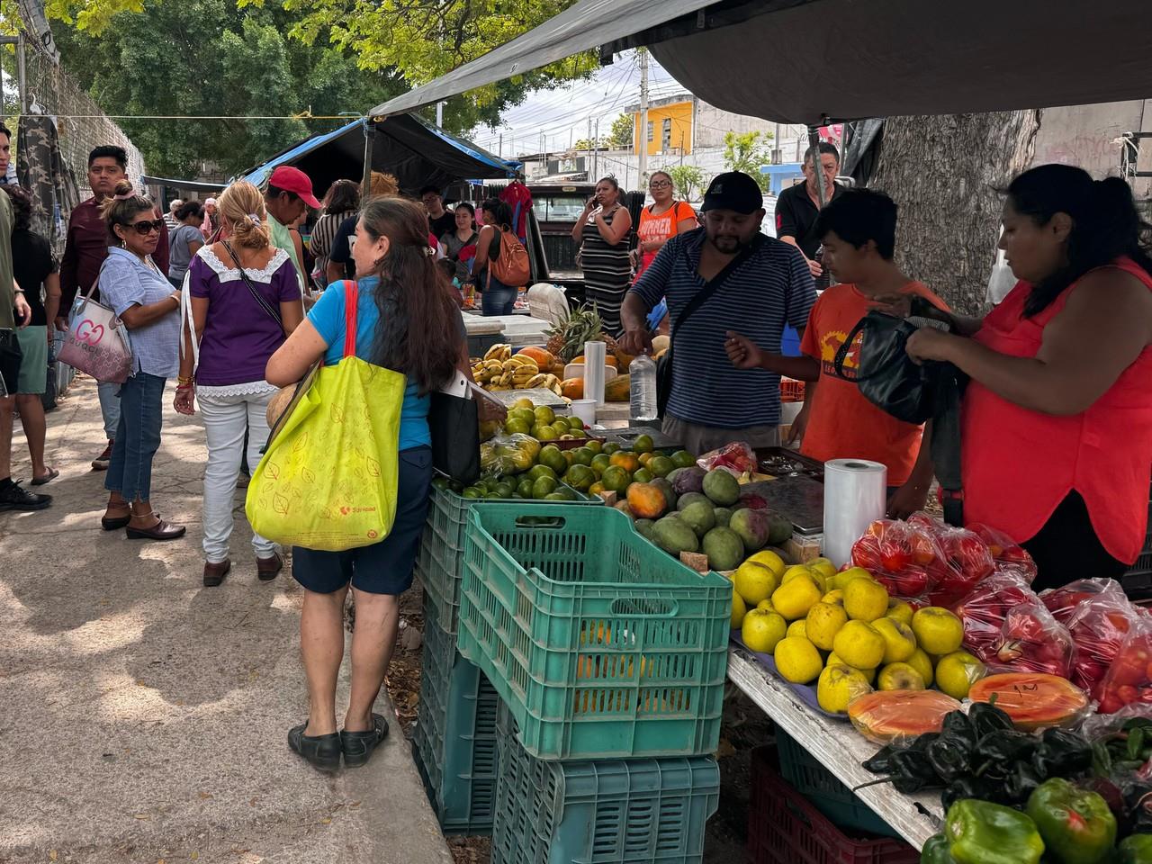 Tianguis en Mérida Yucatán, en donde podrás encontrar diversos productos. Foto: Irving Gil