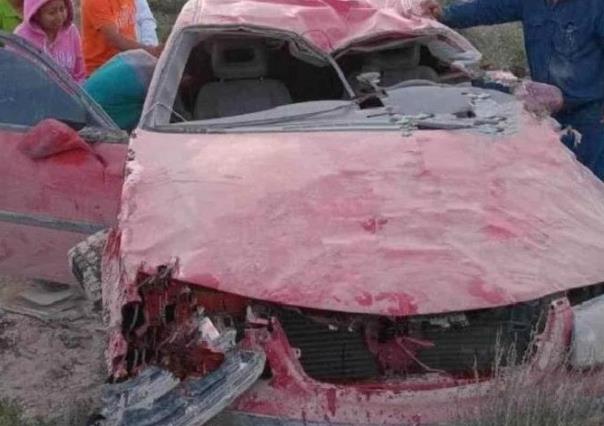 Muere conductor tras volcar en carretera de Galeana