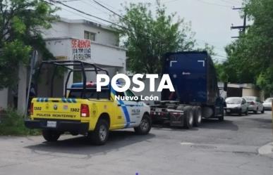 Encuentran tráiler con reporte de robo en Monterrey