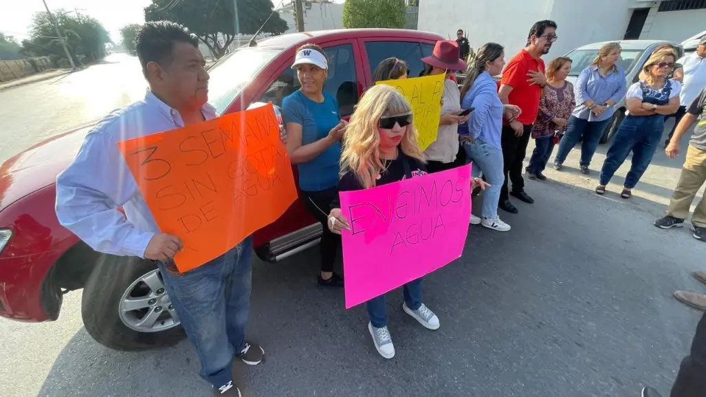 Cierran Avenida del Valle por falta de agua