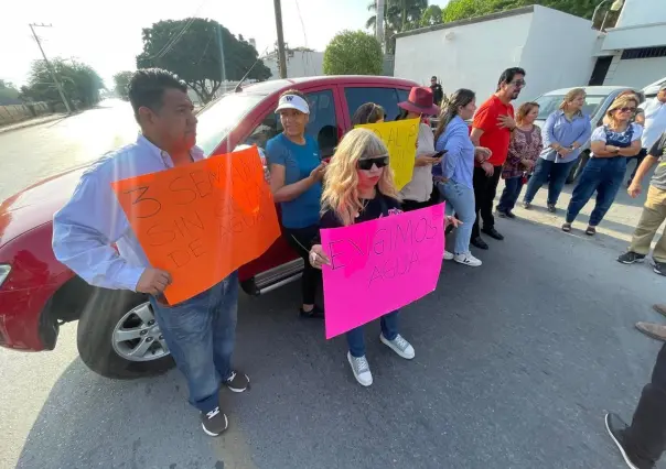 Cierran Avenida del Valle por falta de agua