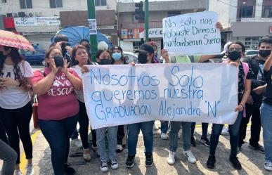 Recibe depósito por error y deja a estudiantes sin graduación