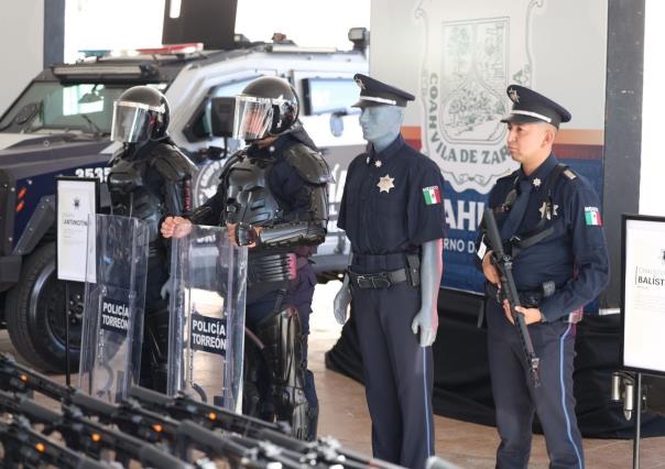 Entregan Manolo Jiménez y Román Cepeda equipamiento para la Policía de Torreón