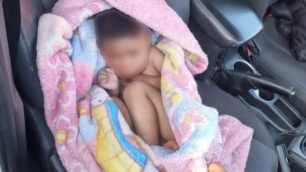 Abandonan a niño de 2 años en una maleta en Puebla