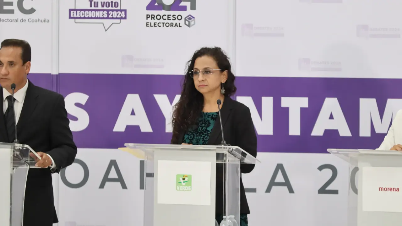 La candidata Elisa Catalina Villalobos Hernández del PVEM durante el debate por la alcaldía de Saltillo / Foto: Edgar Romero