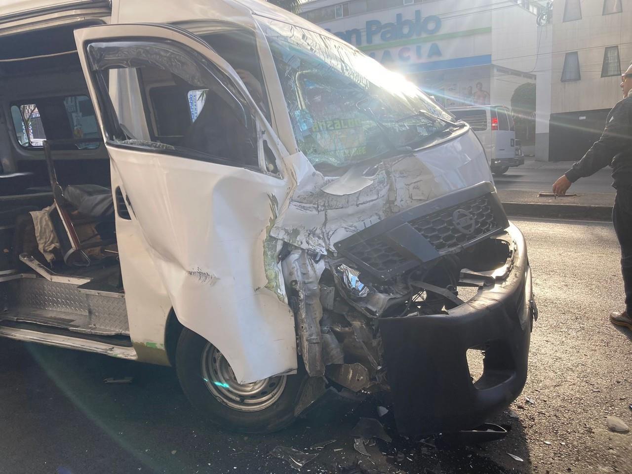 12 personas heridas por choque de transporte público. Foto: Ramón Ramírez