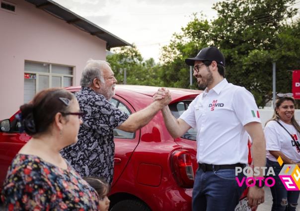 David de la Peña Marroquín promueve ruta de transporte gratuito en Santiago