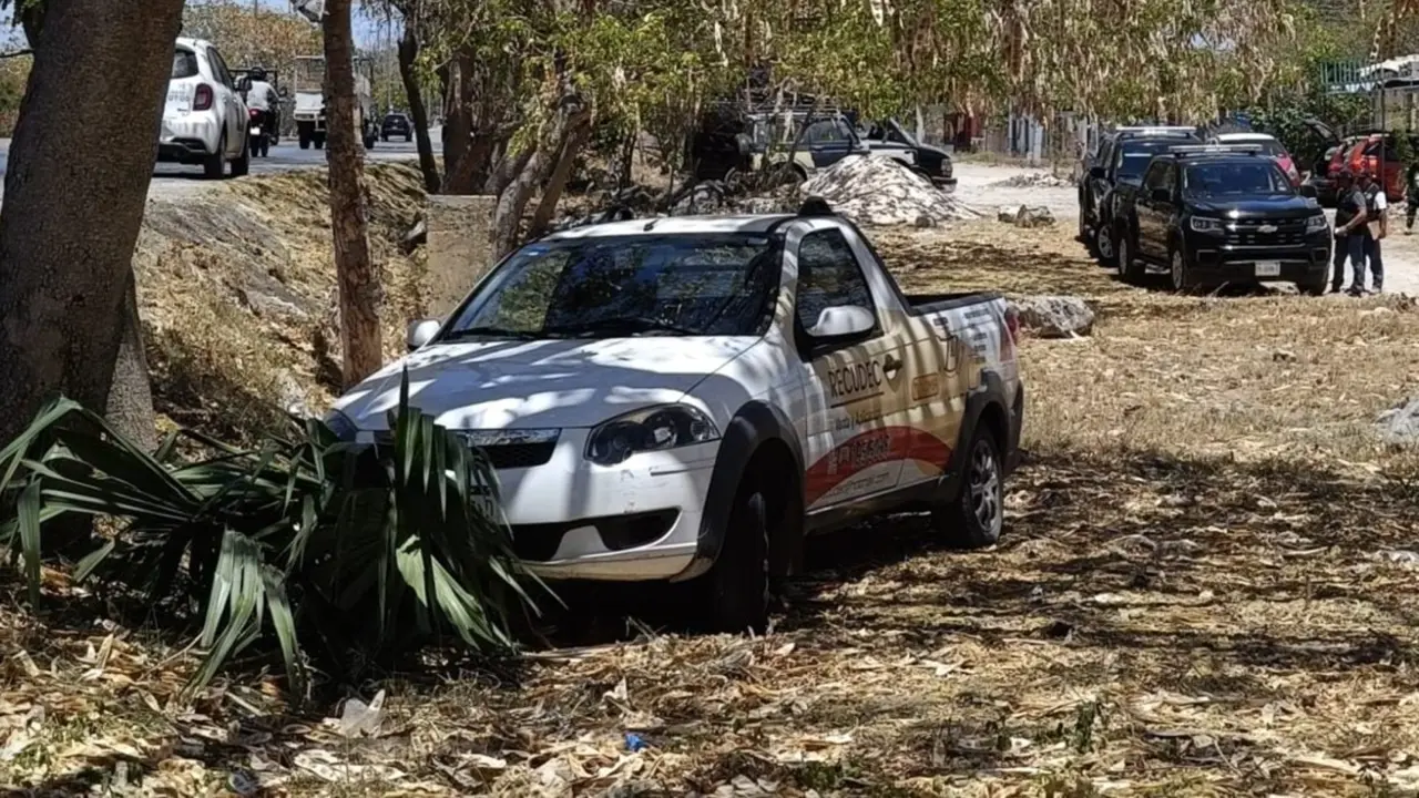 El vehículo rotulado con el nombre de la empresa fue divisado en el km 14 del periférico Foto: Cortesía