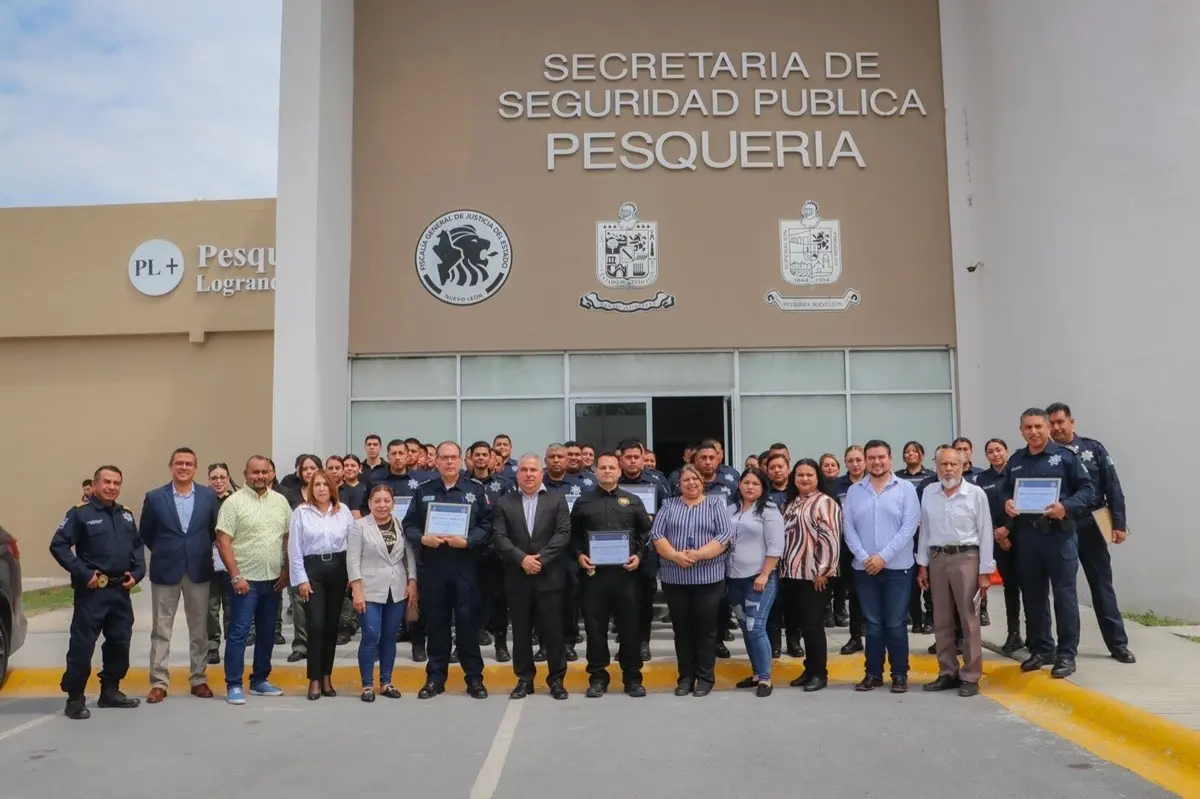 Reconoce Gobierno de Pesquería a 50 policías por su compromiso y valor