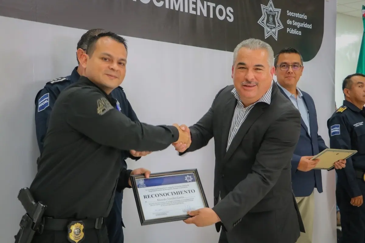 Reconoce Gobierno de Pesquería a 50 policías por su compromiso y valor