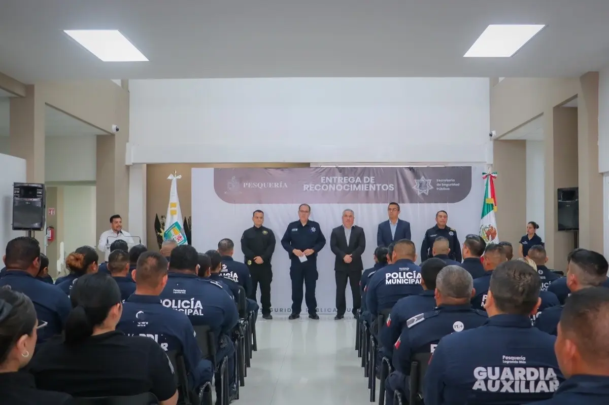 Reconoce Gobierno de Pesquería a 50 policías por su compromiso y valor