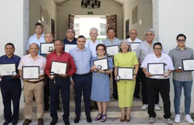 La Uady reconoce la  trayectoria de su personal