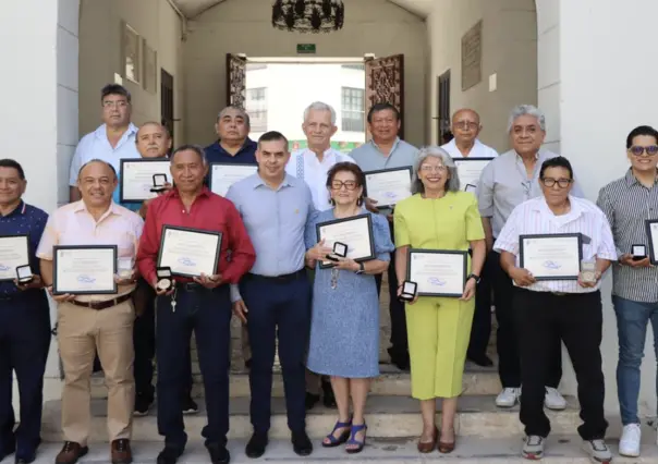 La Uady reconoce la  trayectoria de su personal