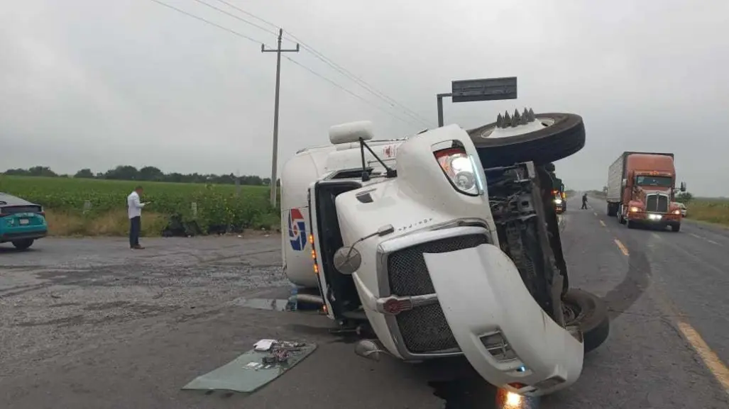 Carretera Reynosa - San Fernando cerrada a la altura de González Villarreal